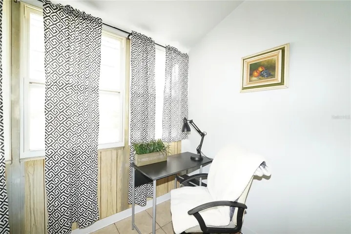 Inside of Fl lroom