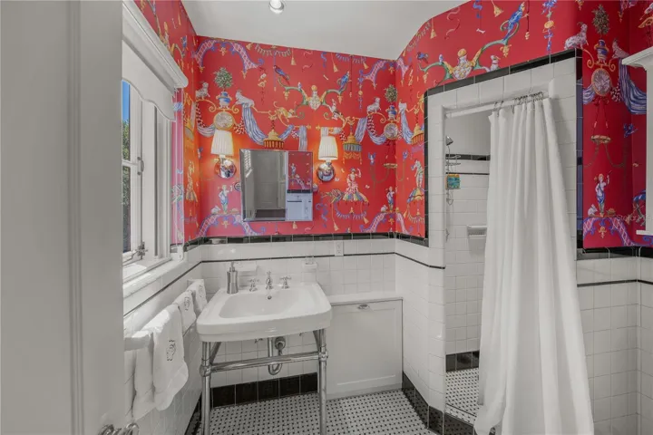 GUEST BATH 1