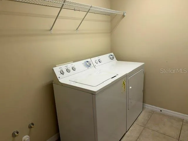 Laundry Room/Washer/Dryer/Sink Hook-Up