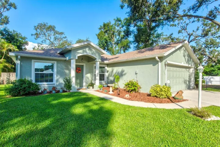 Low HOA and No CDD on a Peaceful Cul-De-Sac!