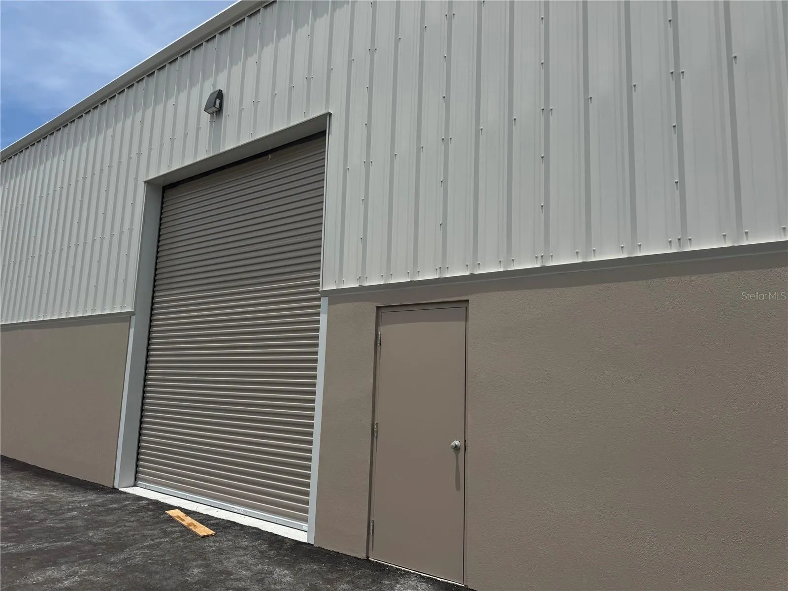 Entrance door plus roll up access