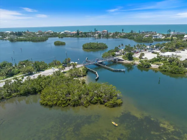 north on Intracoastal waterway takes you to Blackburn Park where you can dock or go to Casey Key Fishouse or tiki bar