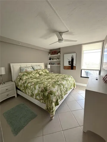 2nd bedroom with view to beach