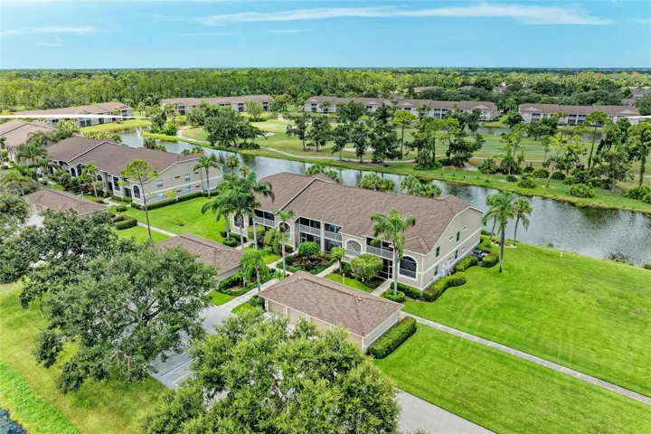 Heritage Oaks Country Club Living!  Quiet, great place to live and play!