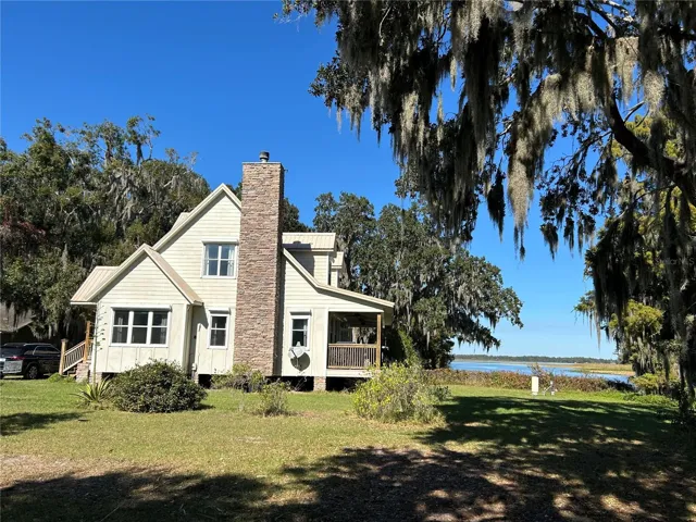Lake front  elevation