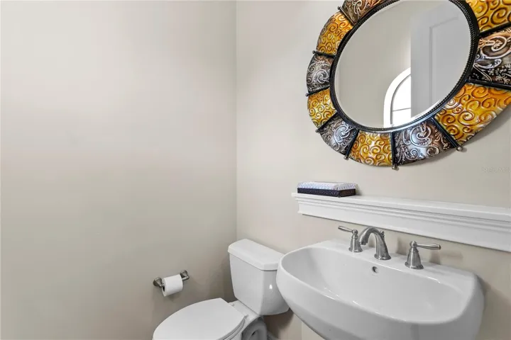 1/2 bath off move room/ bonus room