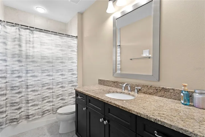 bed 6 ensuite bathroom