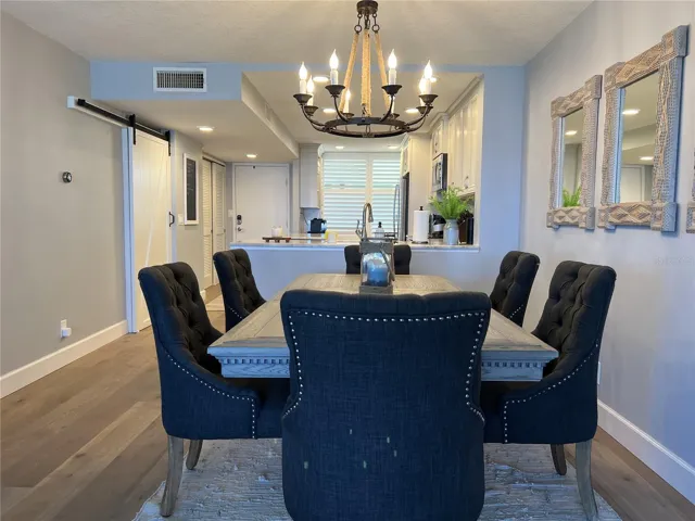6 person Dining Table