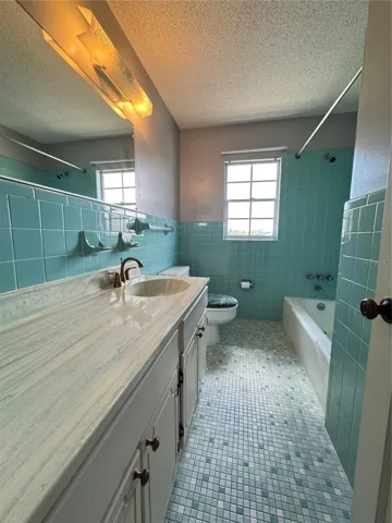 2nd Floor Guest Bath