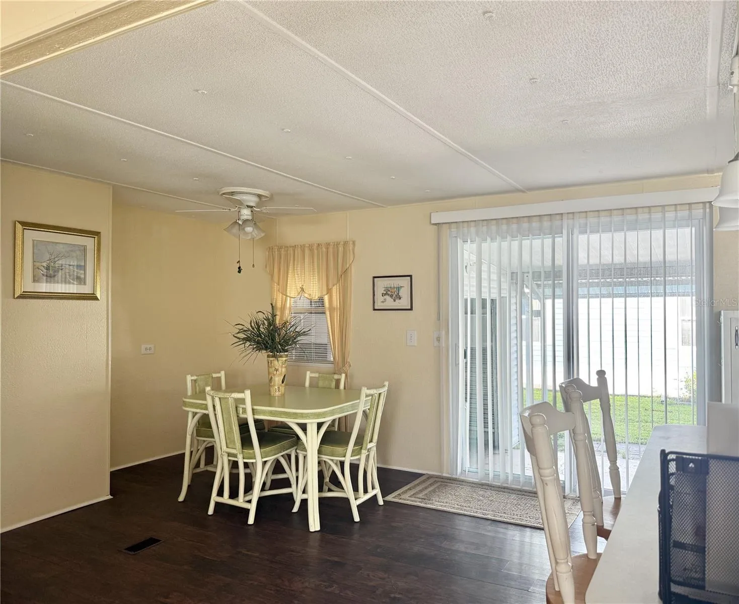 Dining Area - 11 x 11