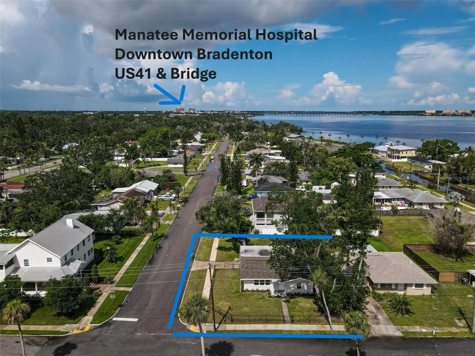 102 20th Street NE off Manatee River and near Downtown Bradenton, Manatee Memorial Hospital and US41 Bridge