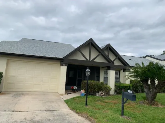 FRONT OF 776 LAKEVIEW