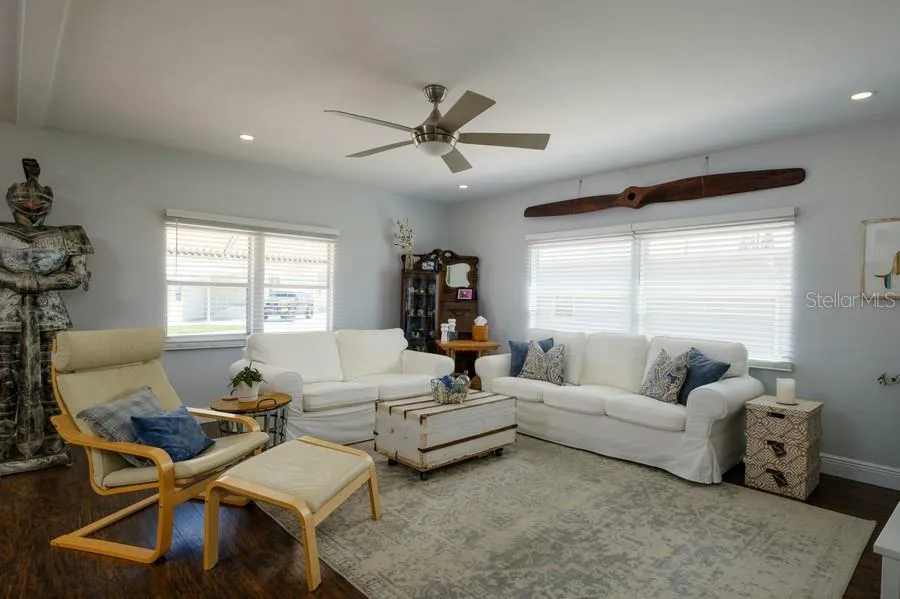 INVITING LIVING ROOM DESIGNED FOR EVERYDAY LIVING