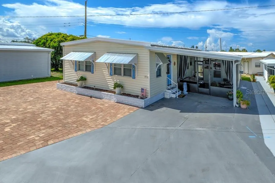 FRONT EXTERIOR TRAILER ESTATES