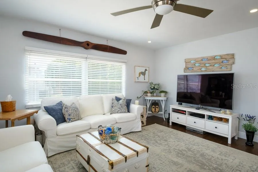 OPEN CONCEPT LIVING AREA