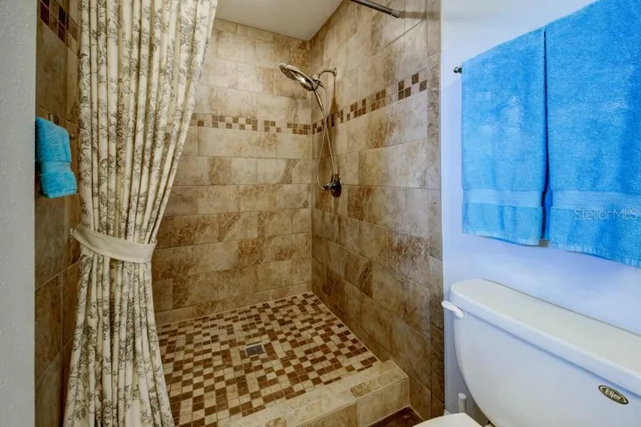 MASTER EN-SUITE