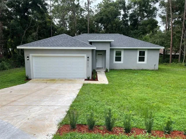 Freshly built 2024 home with modern curb appeal and long driveway.