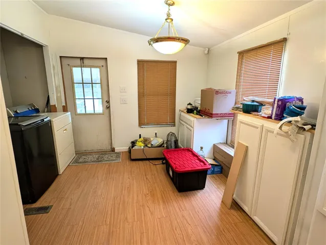 Eat in kitchen/laundry area
