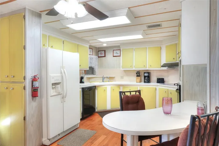 Kitchen Breakfast Bar