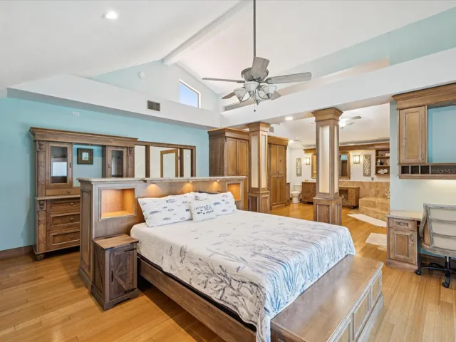 Watch virtual tour for more details