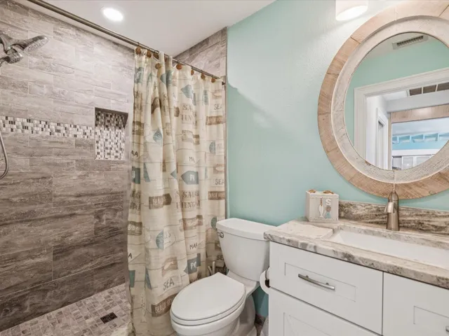 Hall/Bedroom w bathroom