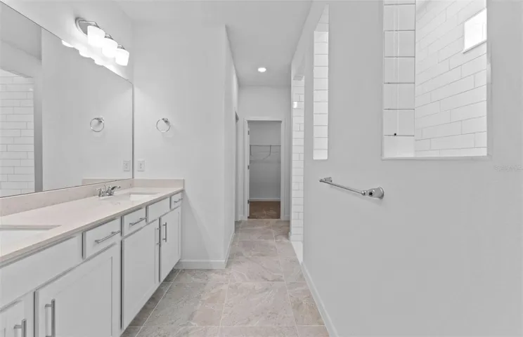 Owner's Bath w/Dual Sinks