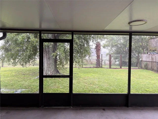 Lanai / Rear Yard