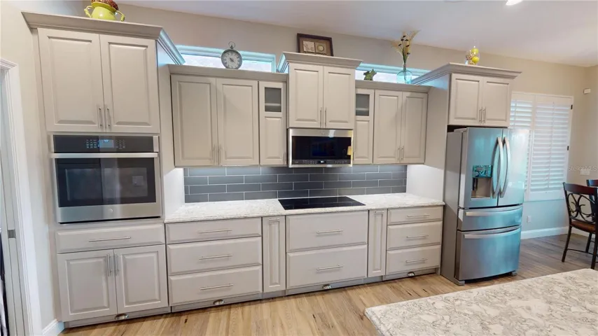 Updated custom kitchen-plenty of cabinets