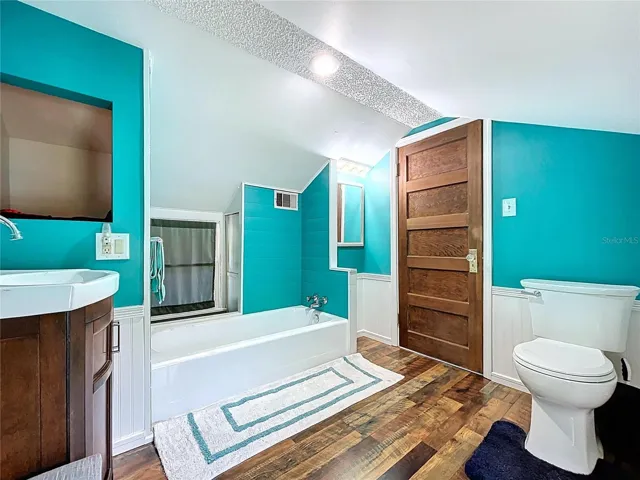 Upstairs Bathroom