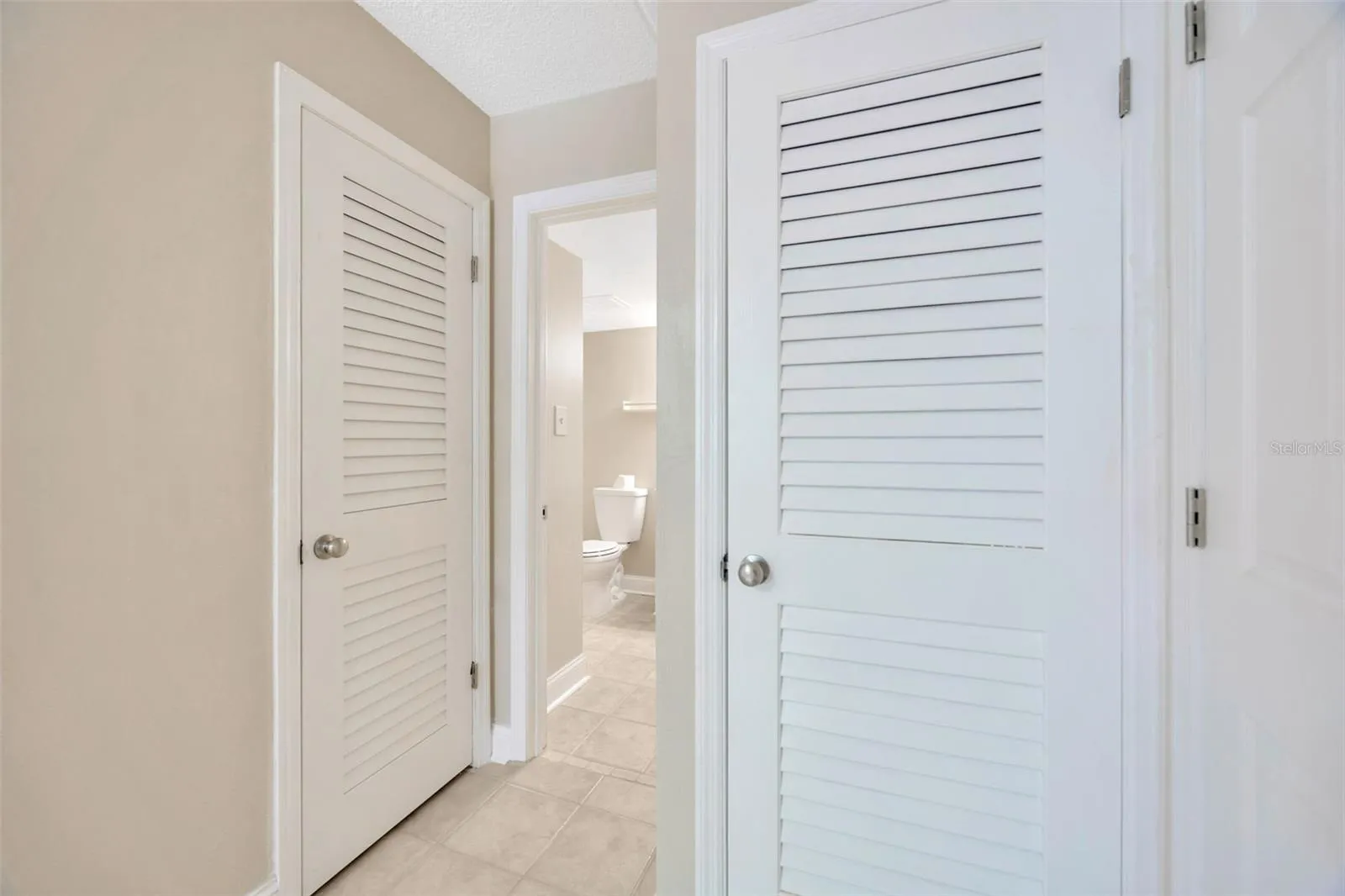 Walk in and linen closet