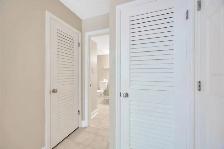 Walk in and linen closet
