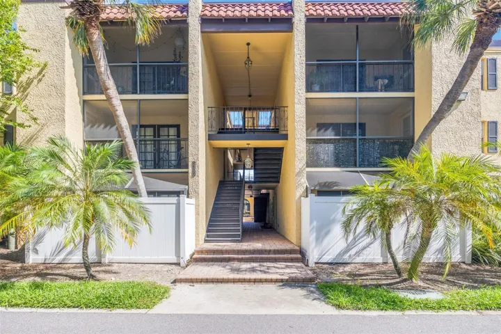 Entrance to 5305
