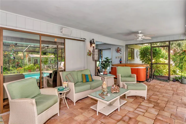 Pool lanai