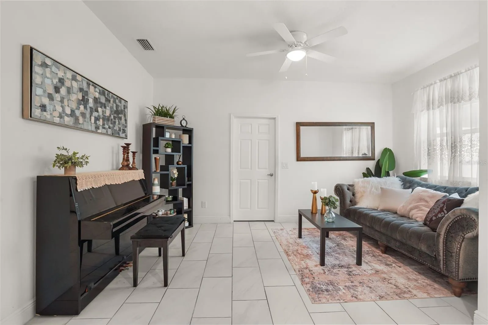 FORMAL ROOM/FLEX SPACE