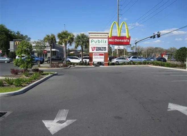 Shopping ten minutes away
