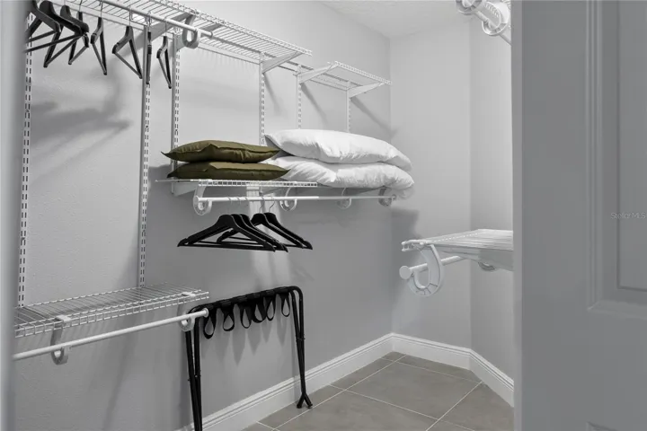 MASTER BEDROOM CLOSET 1