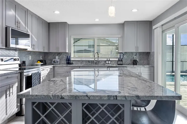 KITCHEN & SLIDERS TO PAIO/POOL ISLAND/BREAKFAST BAR