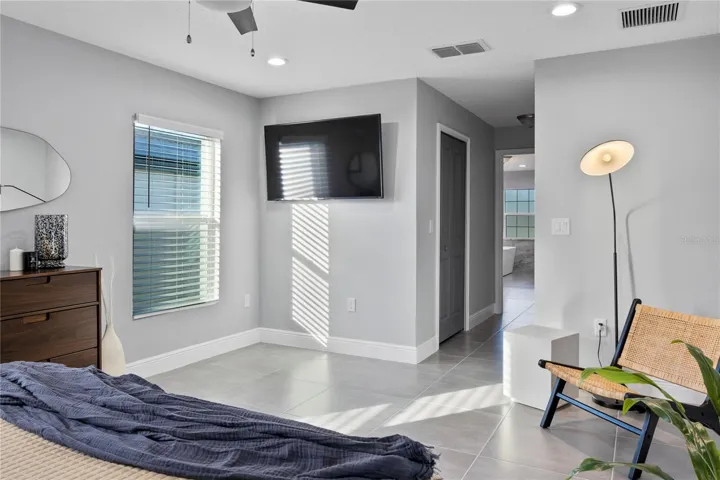 MAIN BEDROOM