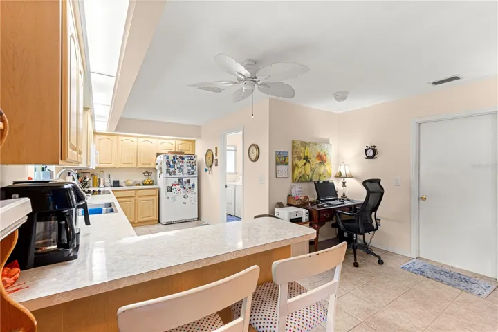 bar in kitchen