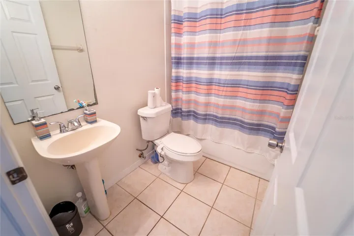 1ST FLOOR BATHROOM