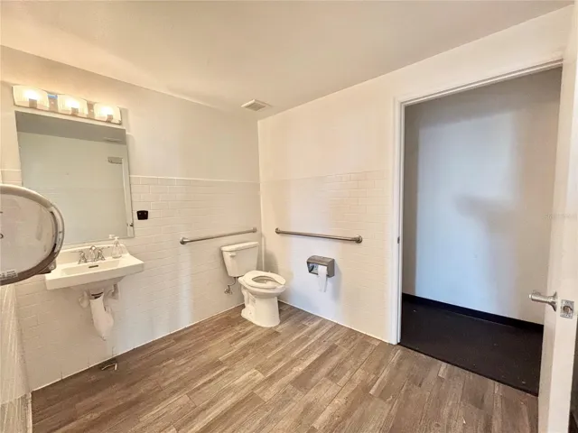 Bath 2 storage
