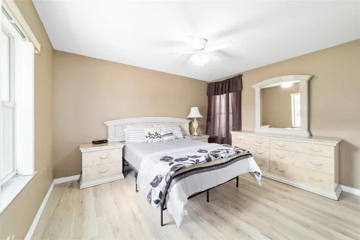 Guest Bedroom 4 of 5