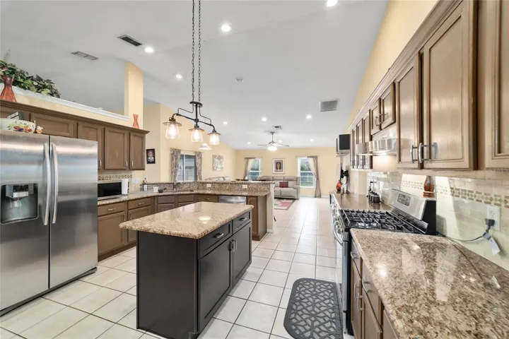 This kitchen leaves you wanting to be a culinary expert. So easy to enterain here