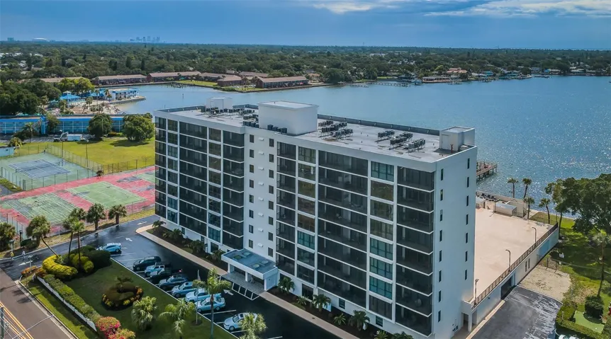 Waterfront - resort style Bridgeton Building