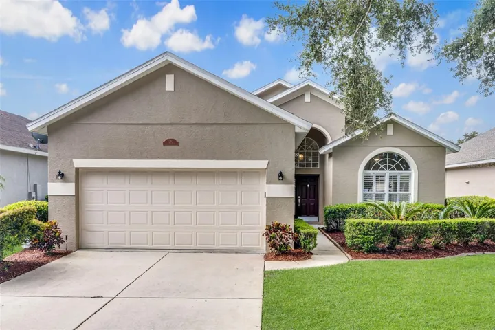 3/2 pool home in coveted Keenwicke.