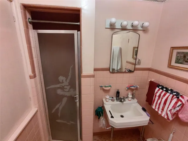 Guest Bathroom 1