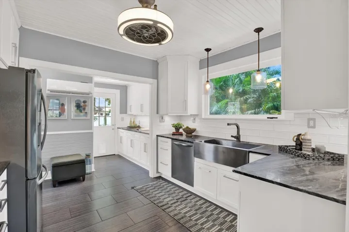 main home kitchen 1