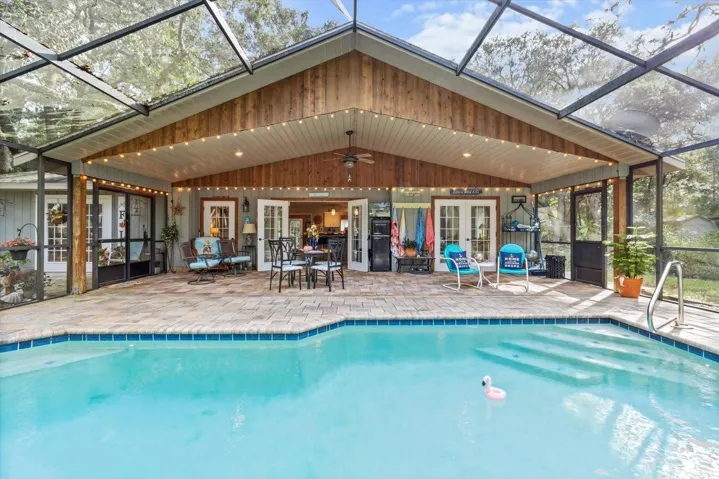 Huge covered porch & lanai