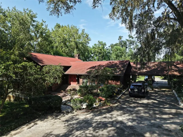 FRONT OF HOUSE