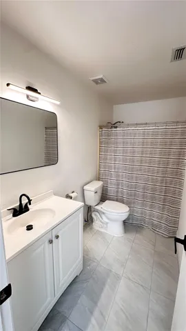 Spacious main bathroom with updated finishes